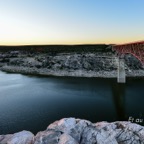 Et au milieu coule une rivière